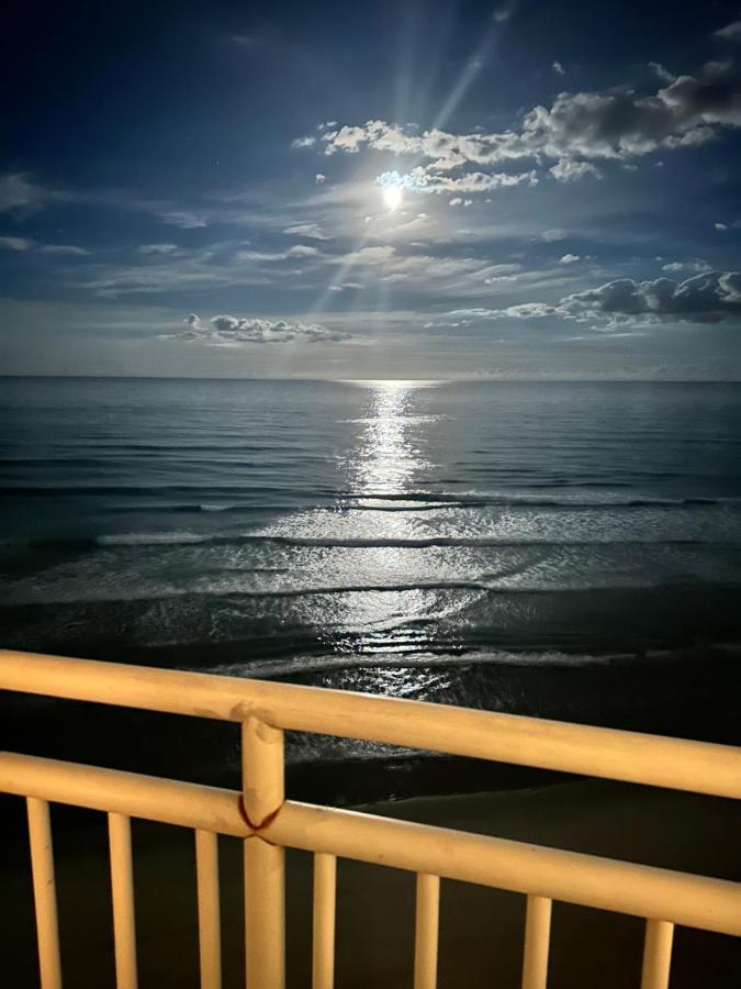 Beach Oasis 704 Lovely Daytona Ocean Front For 5 Sleeps Up To 12 代托纳海滩 外观 照片